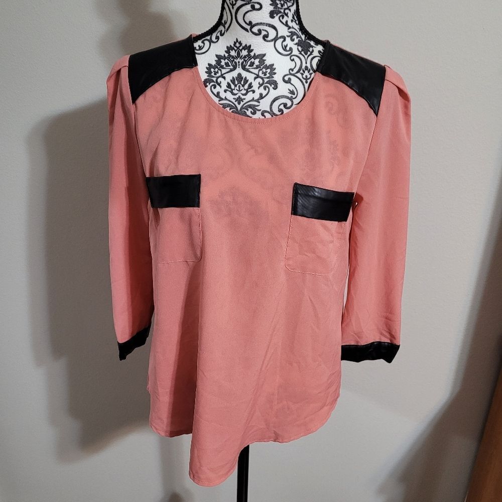 RolyPoly woman's small Blouse‎